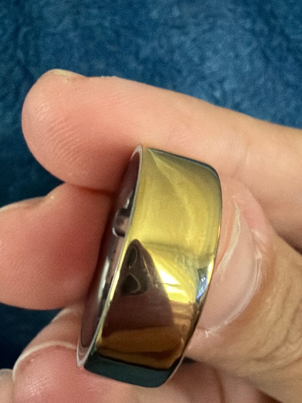 Oura Gold Smart Ring in size 9 Generation 4 - Picture 5 of 8